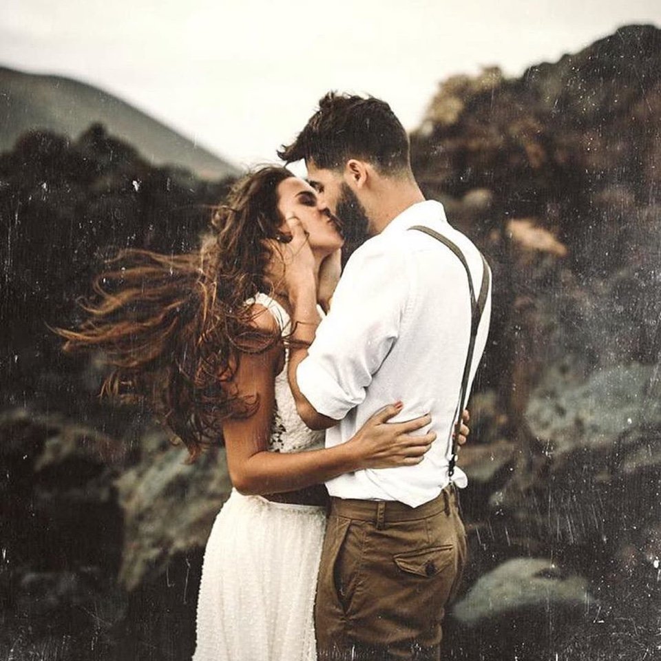 Мужчина восхищается женщиной