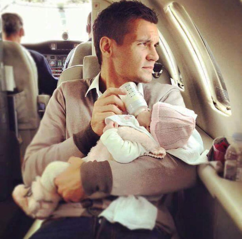 Красивые парни с детьми