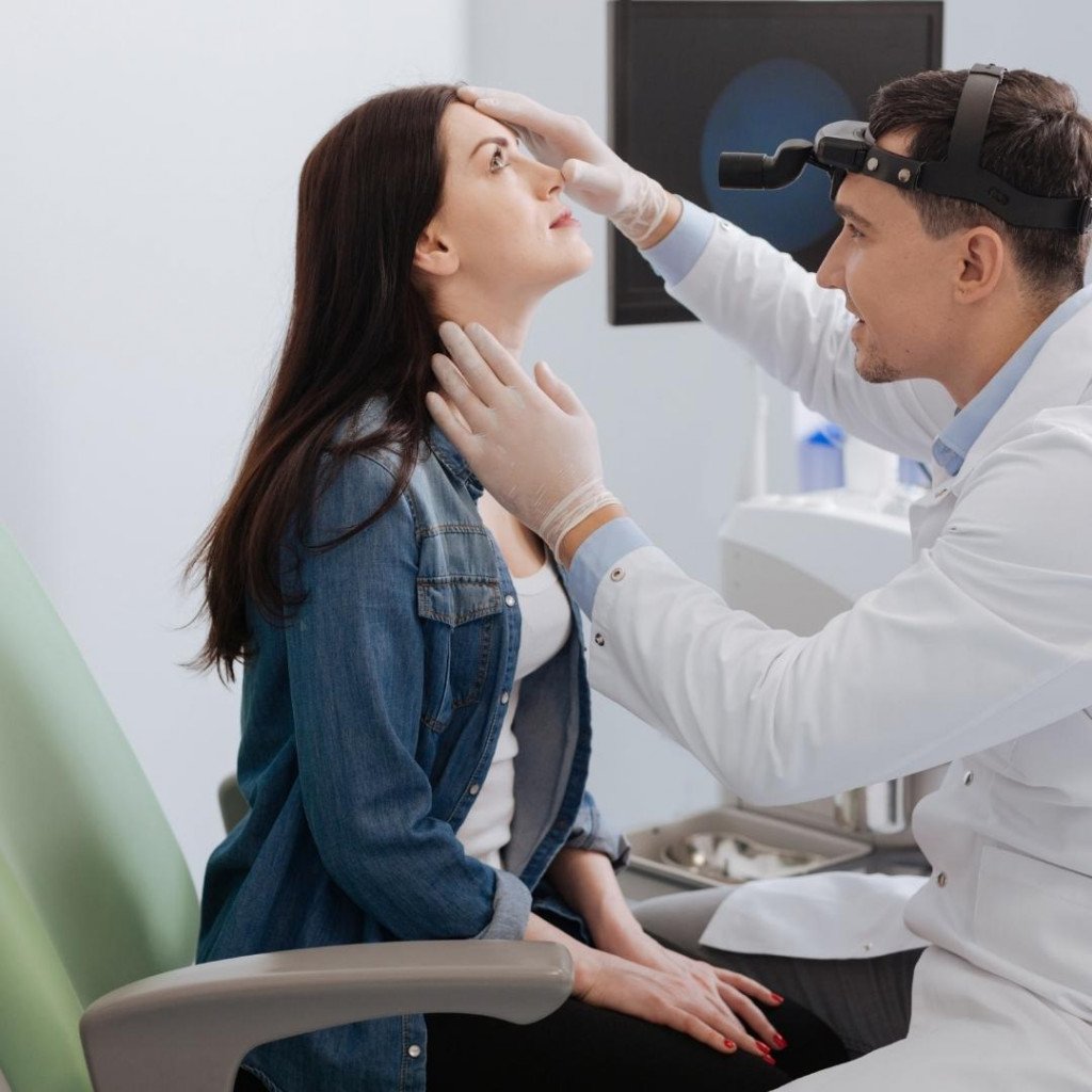 Осмотр носа у Лора