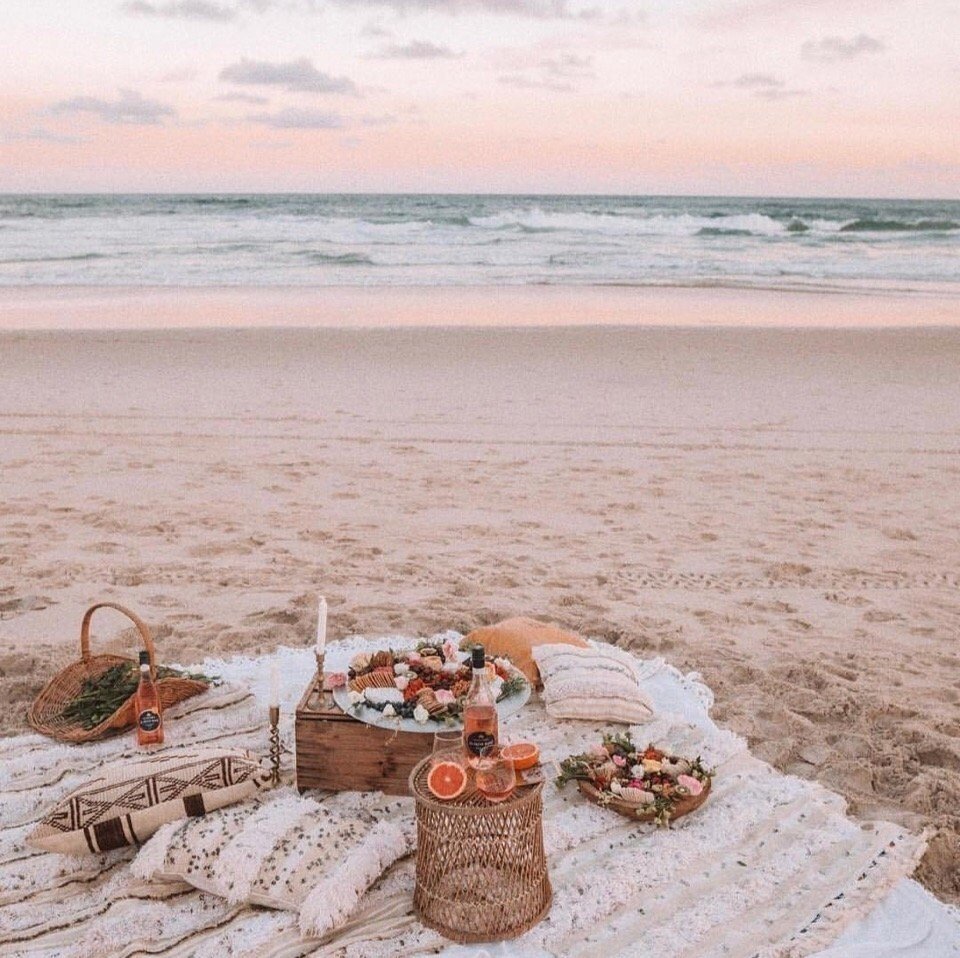 Чашка кофе с видом на море