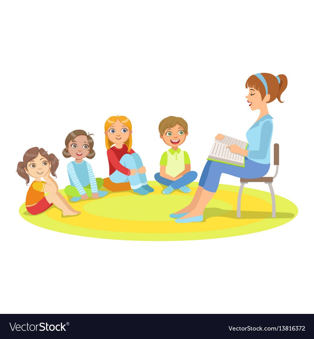 Воспитатель сидит с детьми