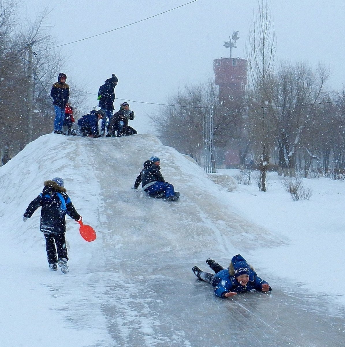Кататься с горки