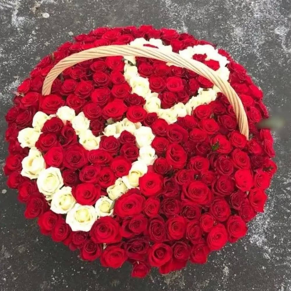 Розы в виде сердца