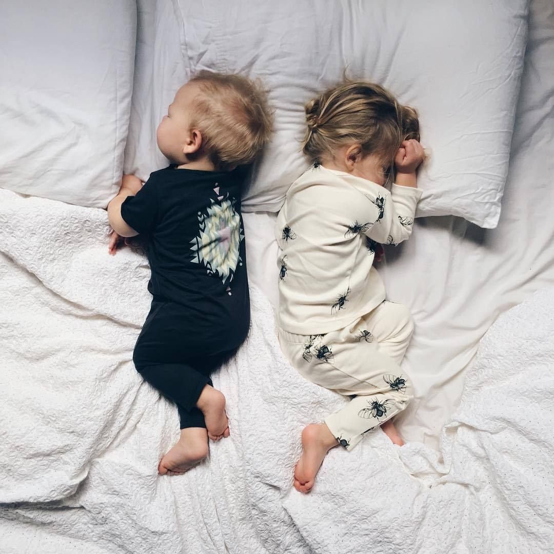 Сестрички Близнецы малыши