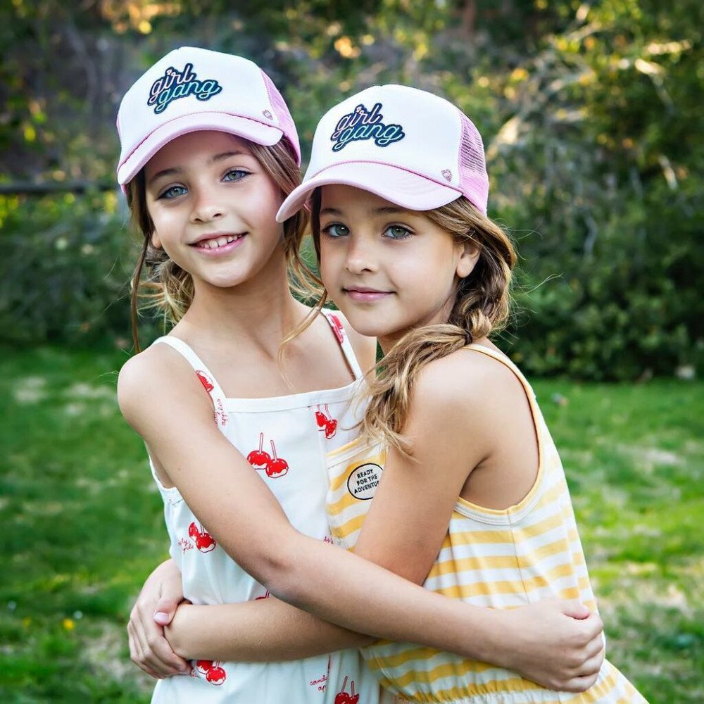 Дочки близняшки