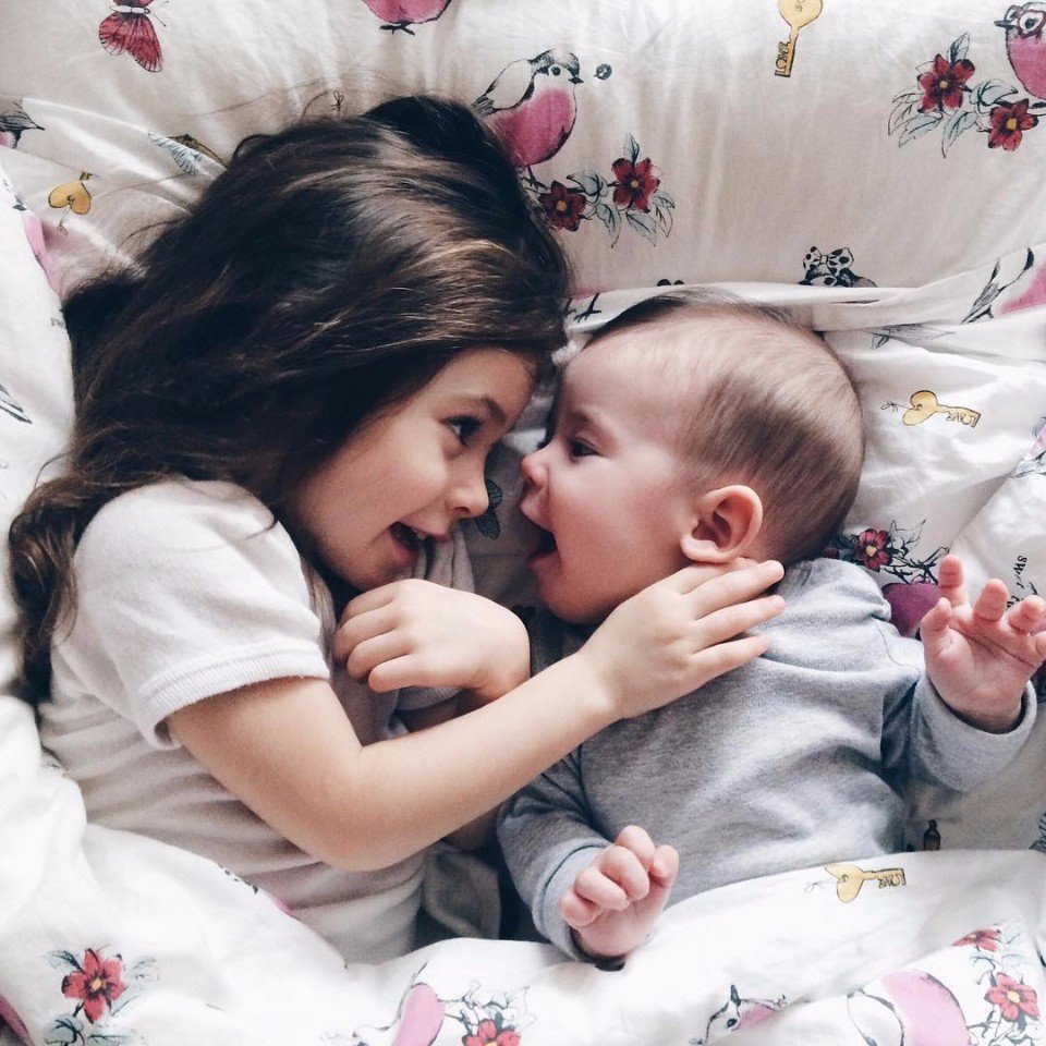 Мама с двумя детьми