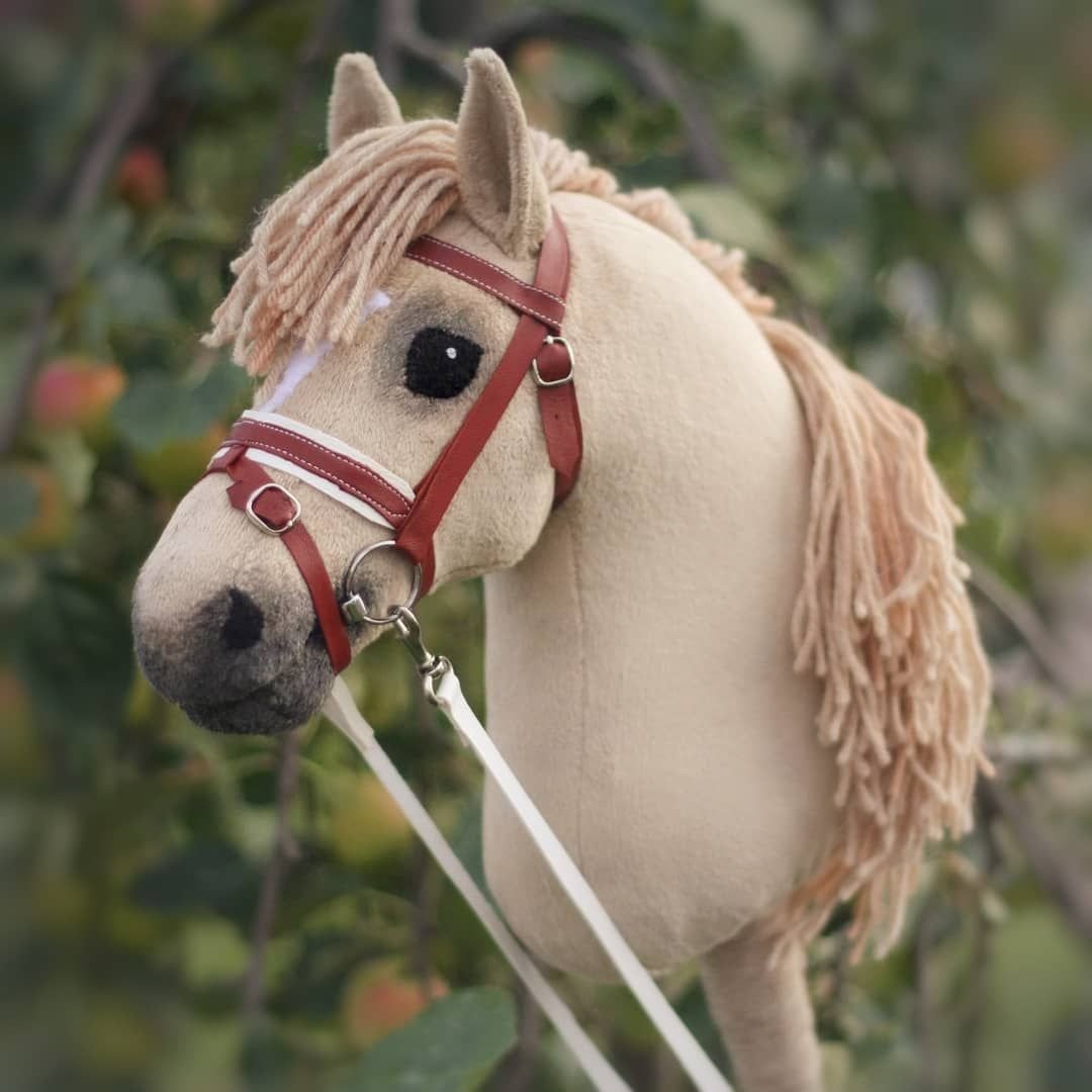 Гнедой Хоббихорс