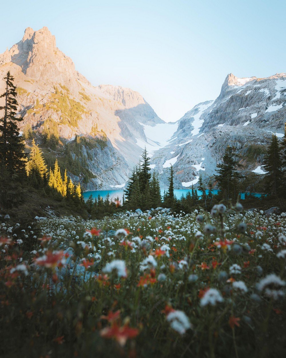 Озеро Макдональд, Монтана, США камни