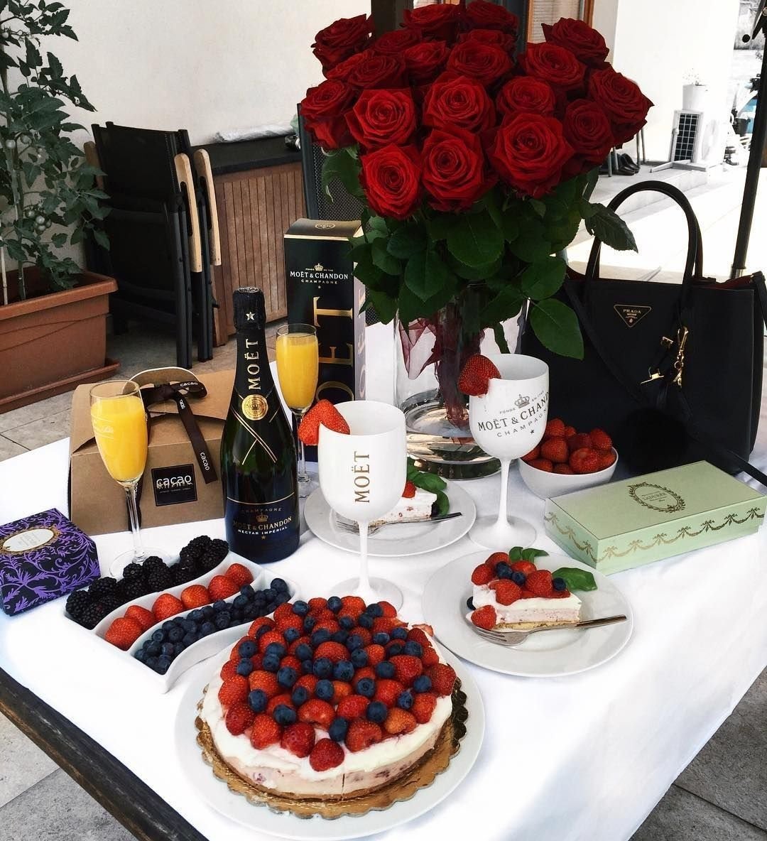 Фрукты для романтического вечера