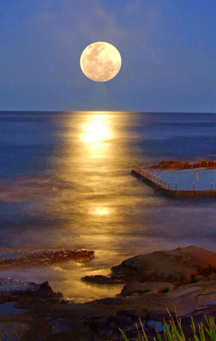 Лунные морские пейзажи