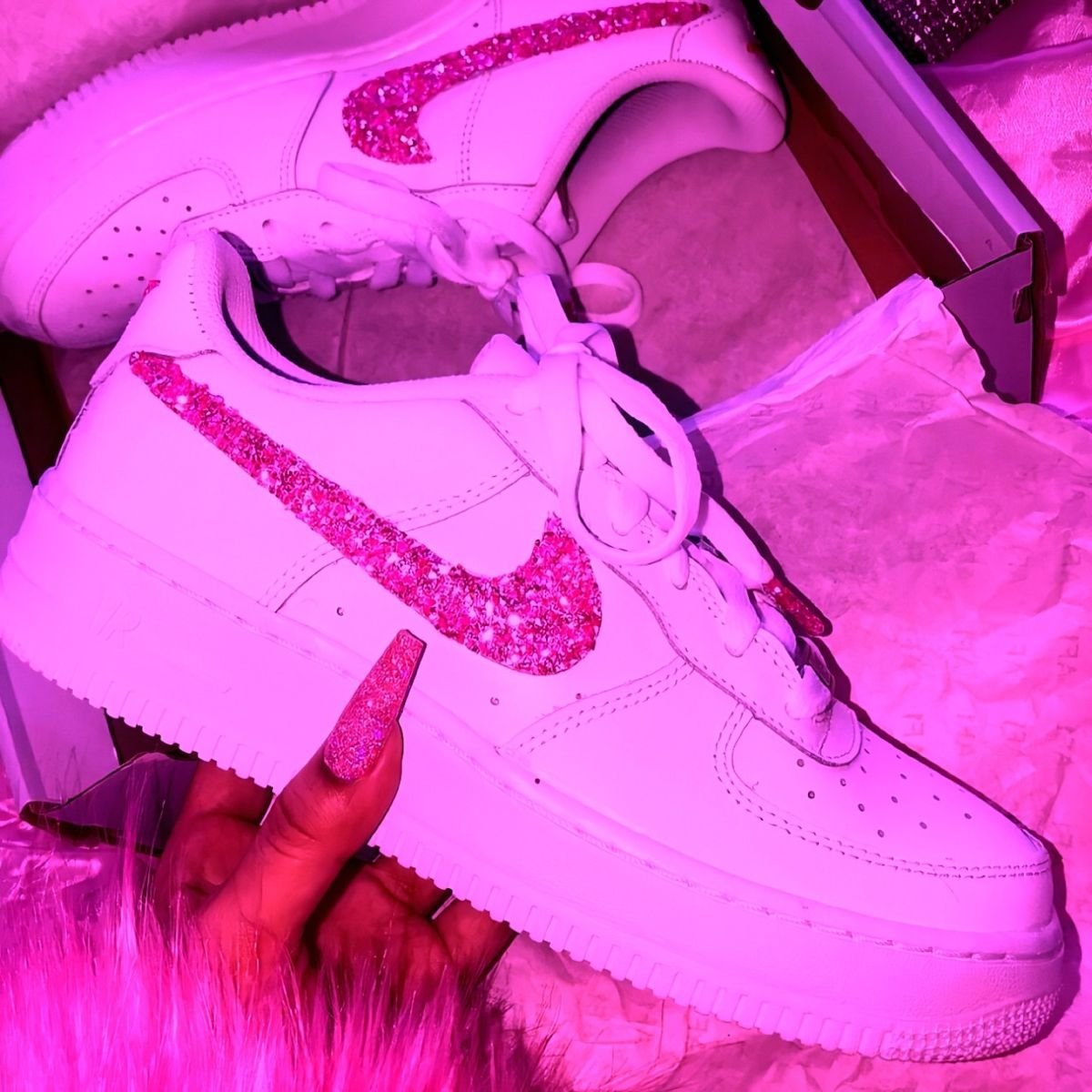 Белые обои на телефон модные