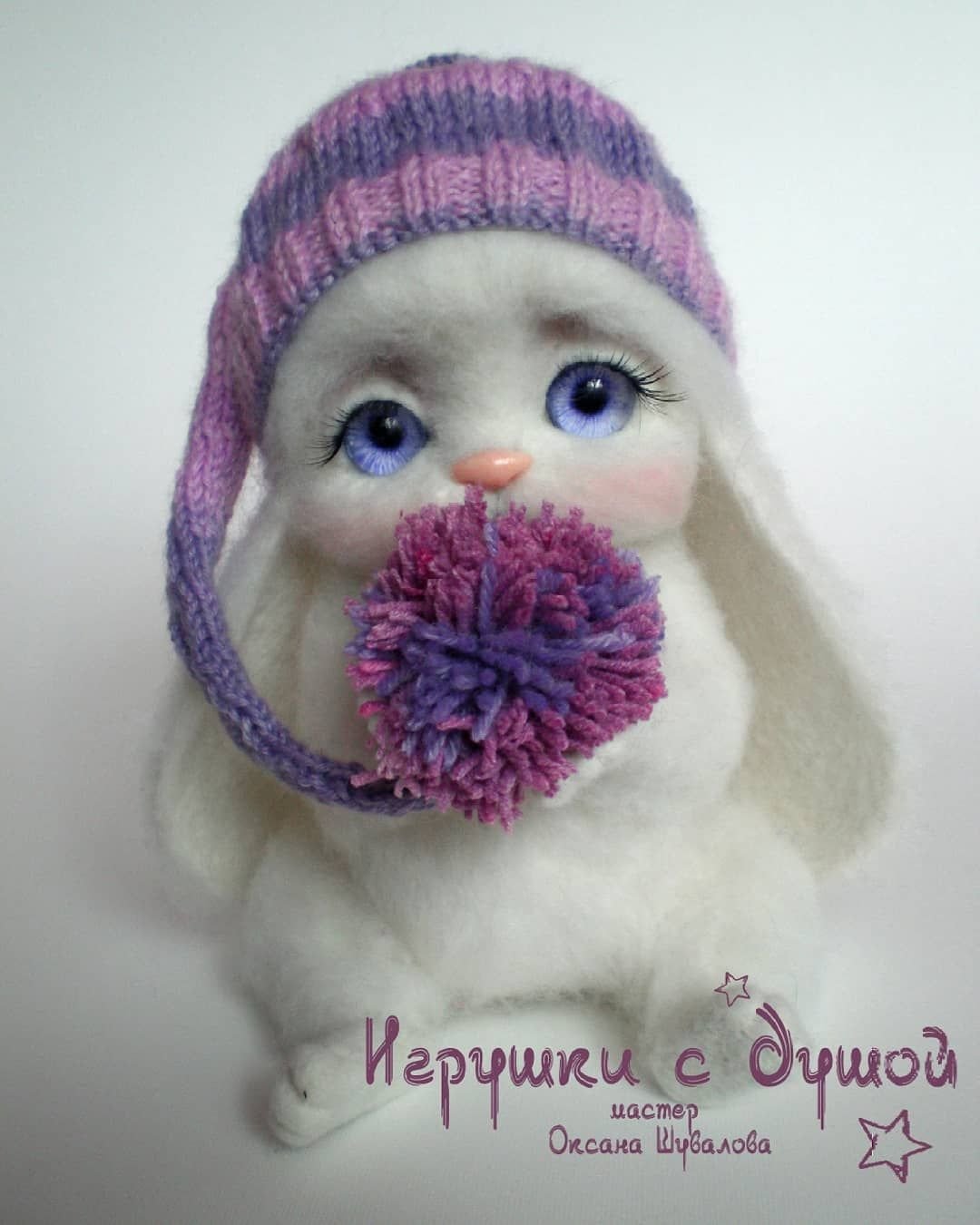 Зайчик в зимней шапке