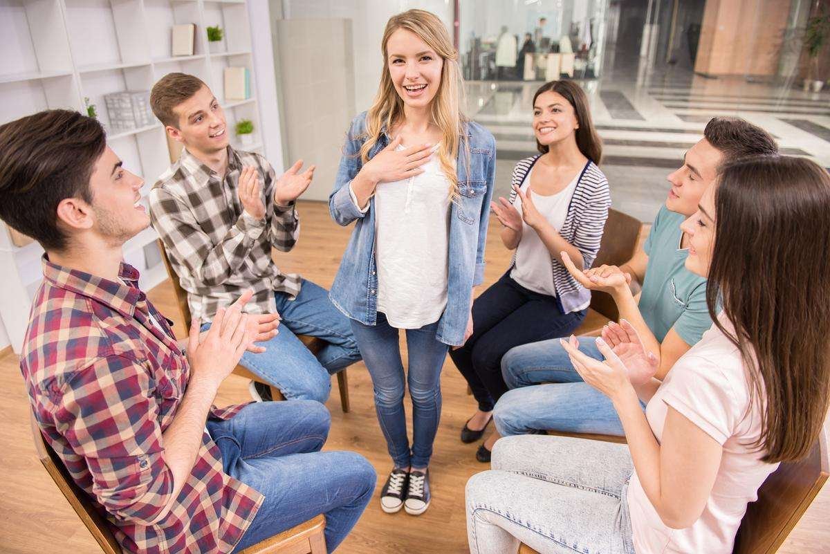 Радостные дети и взрослые