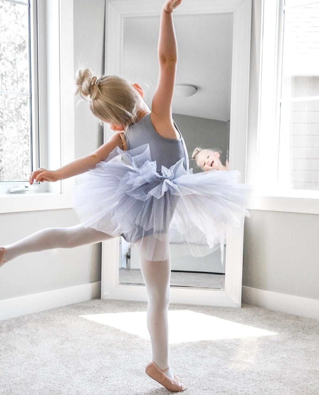 Ноги маленькой балерины