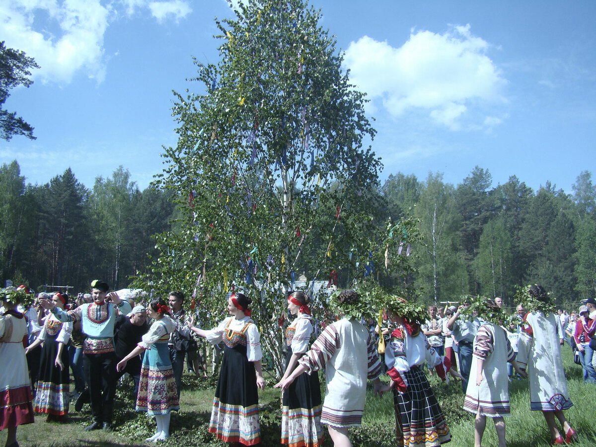Фон Березки рисунок с национальностями