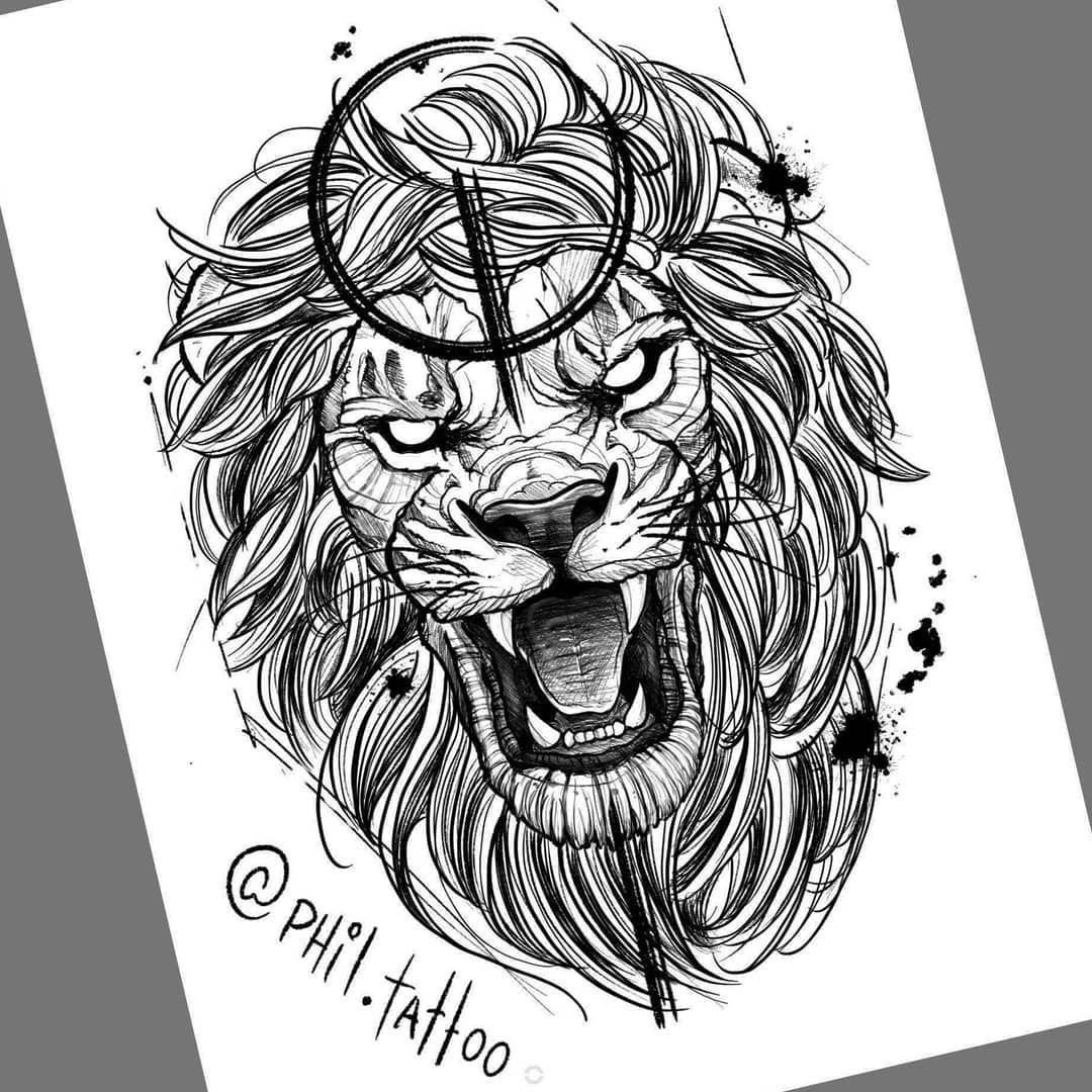 Лев с короной на голове