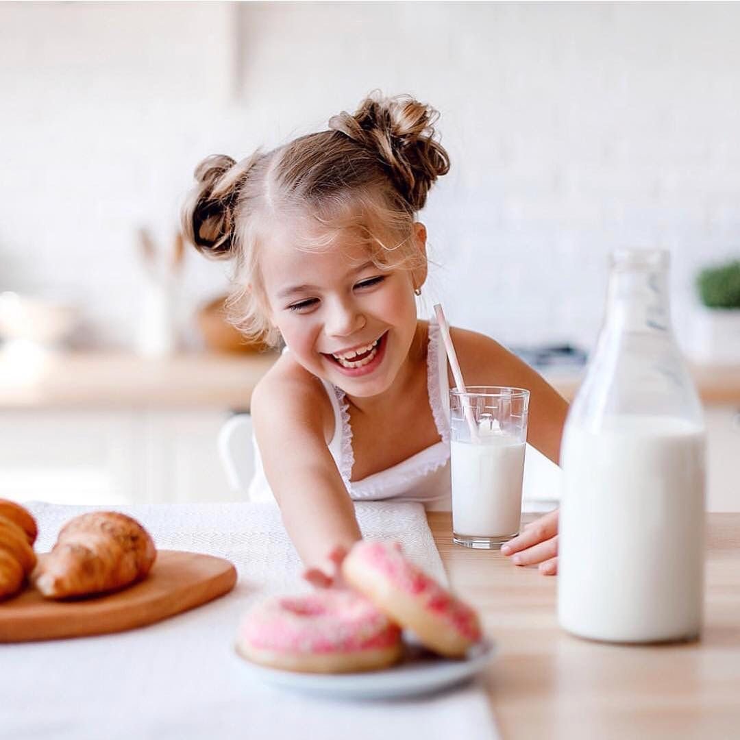 Семья на кухне