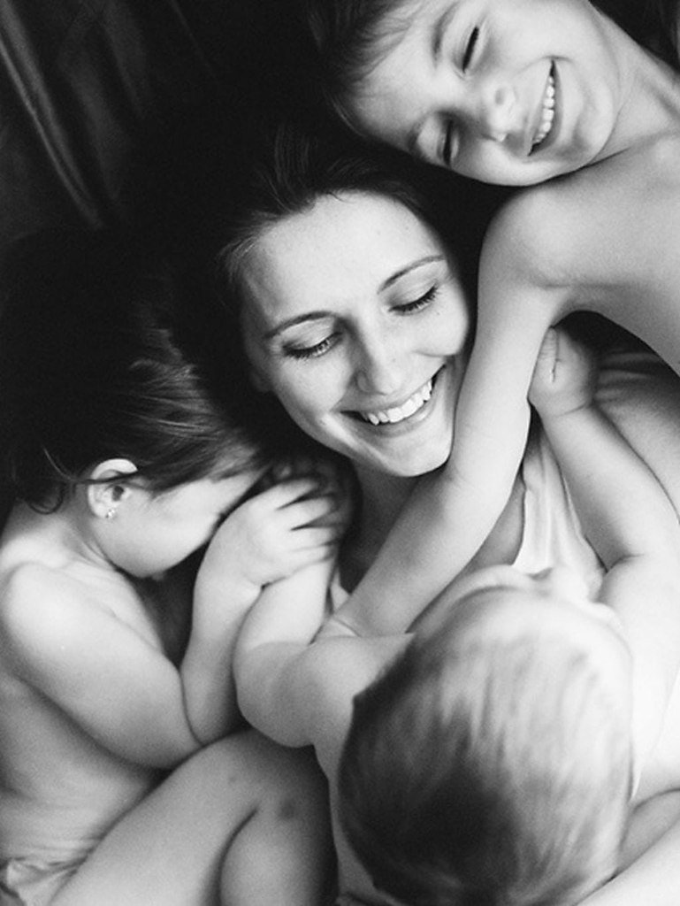 Мама с ребенком акварель