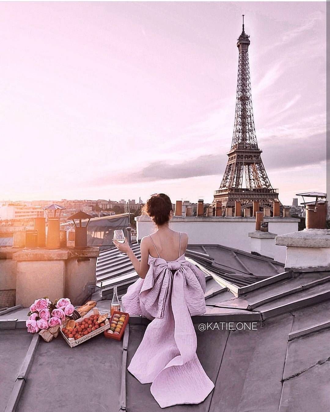 Эйфелева башня в Париже