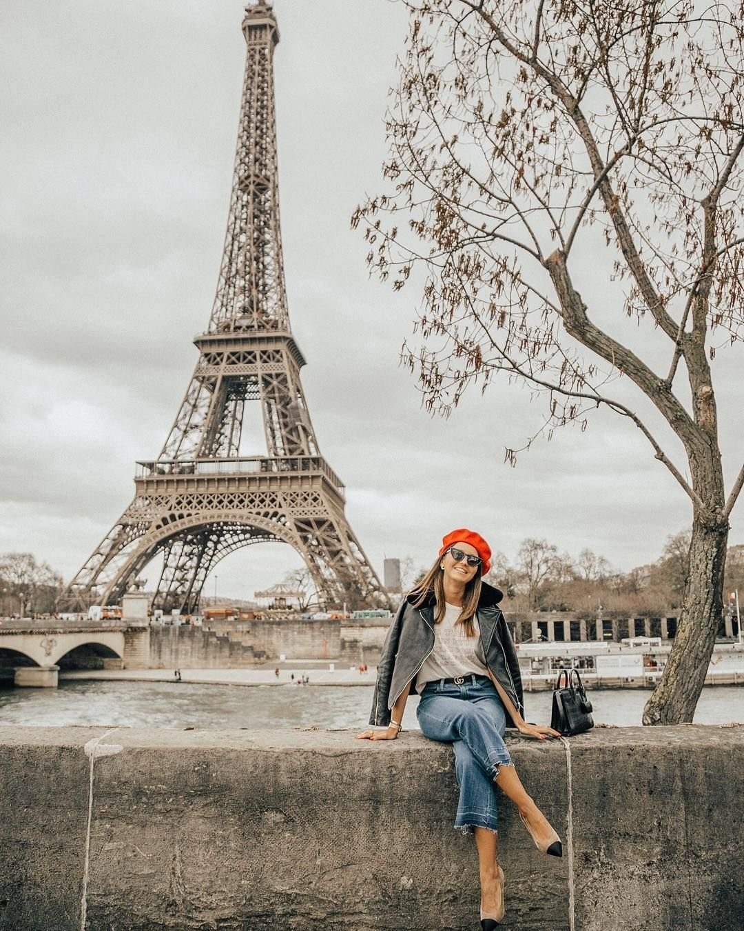 Париж на фоне эльфовой башни
