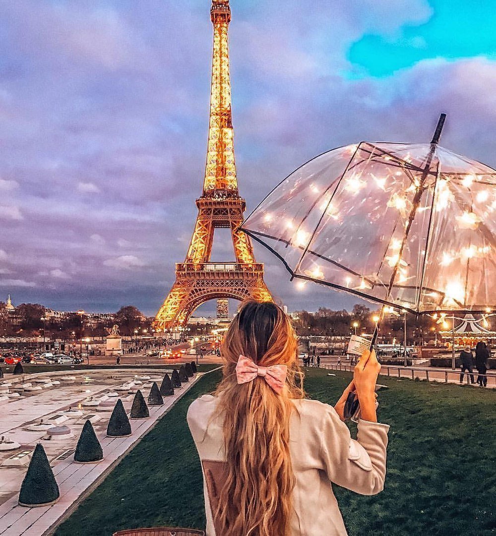 Эйфелева башня в Париже