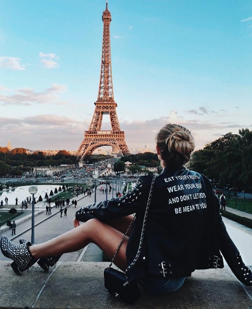 Эйфелева башня девушка