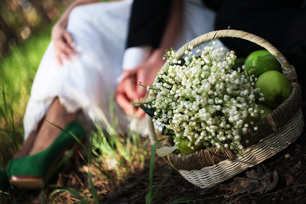 Фотосессия с букетом ландышей