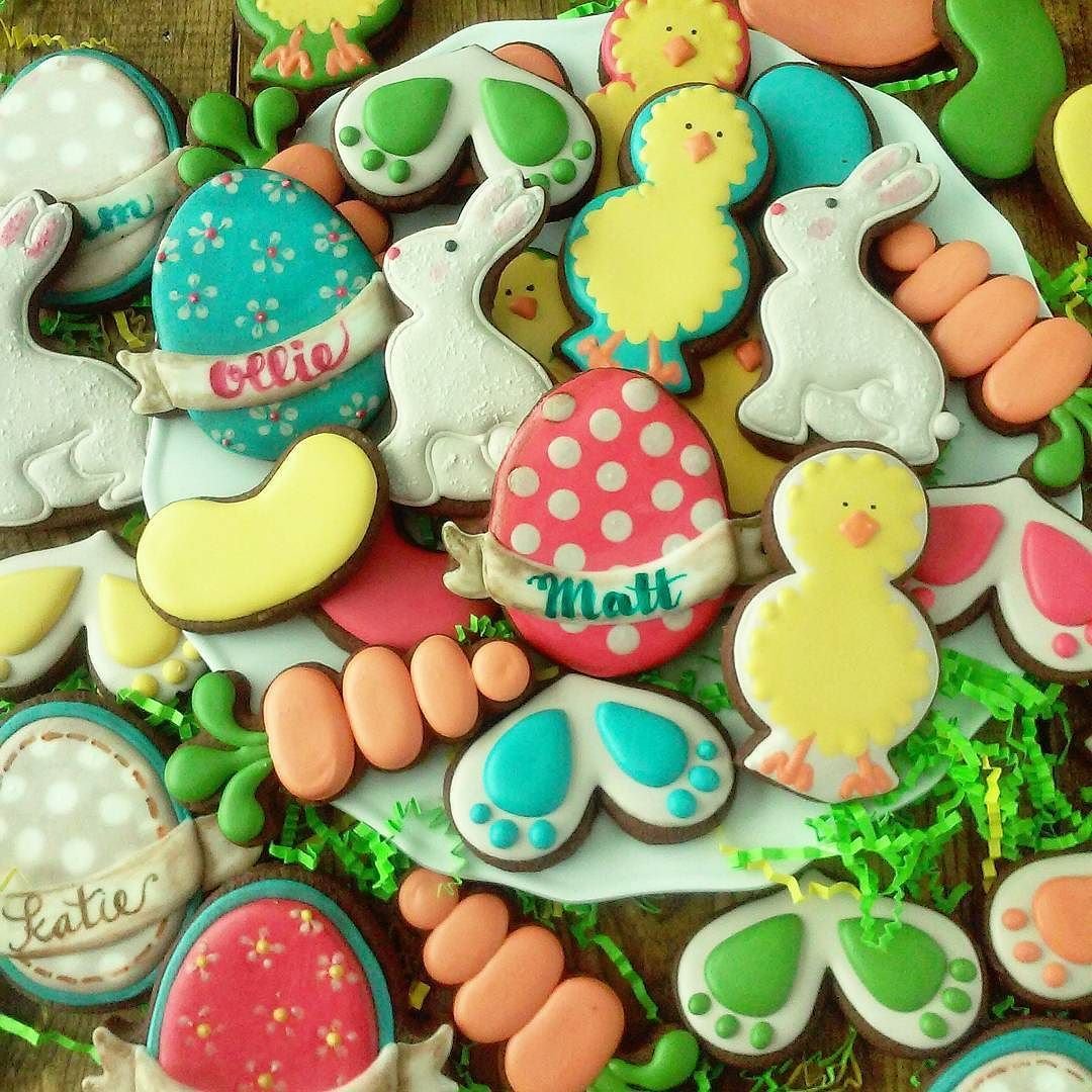 Decorating of Easter cookies