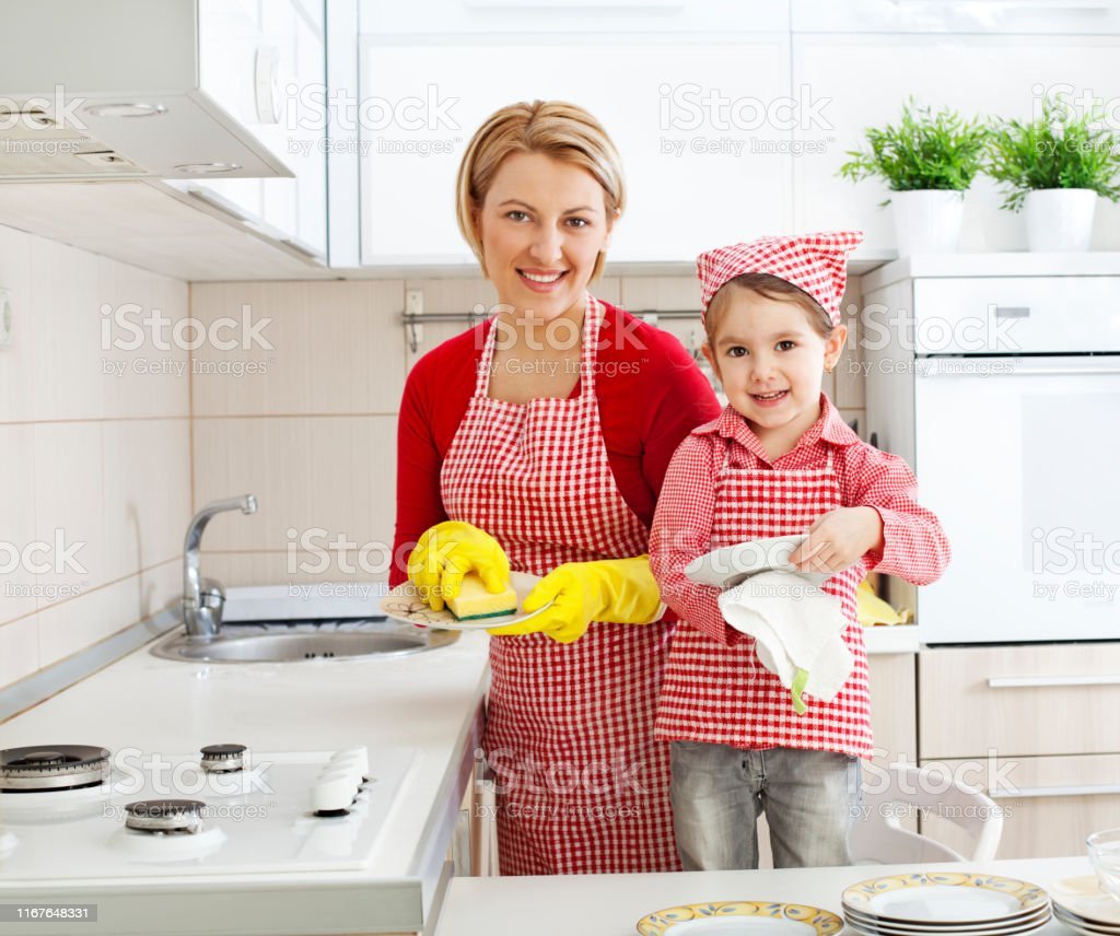 Помогать родителям