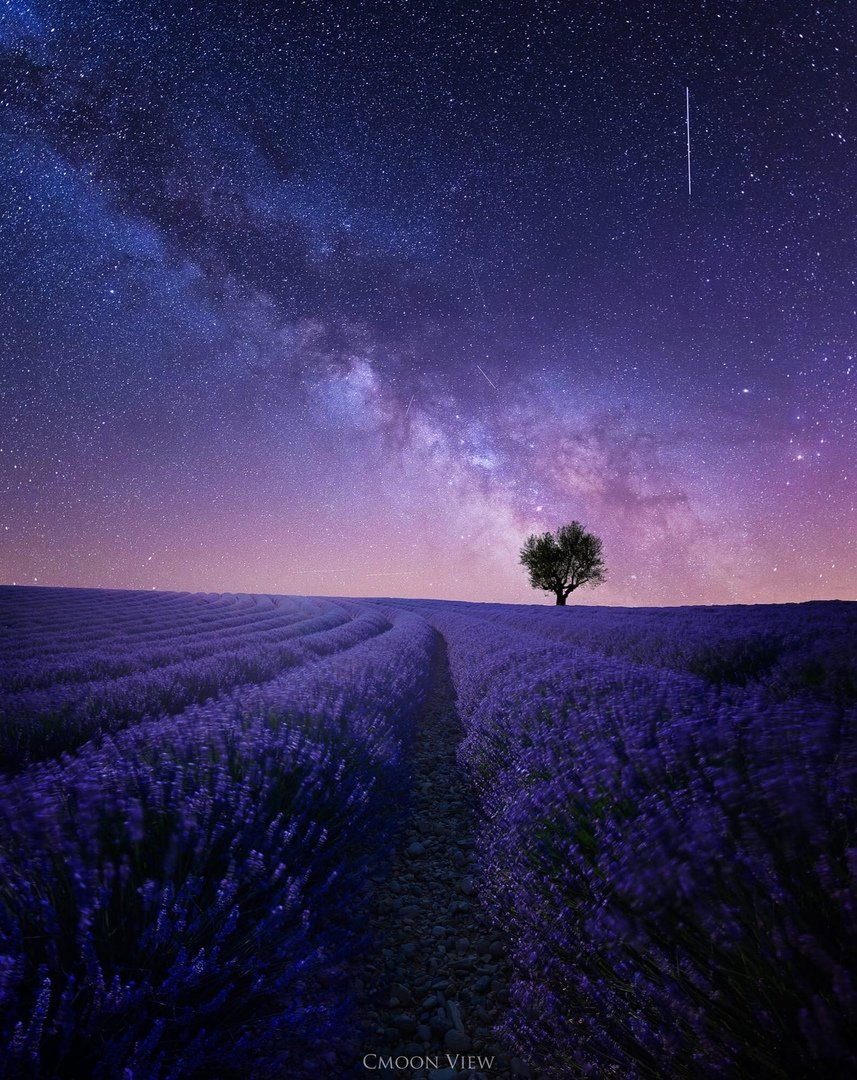 Фиолетовое звездное небо