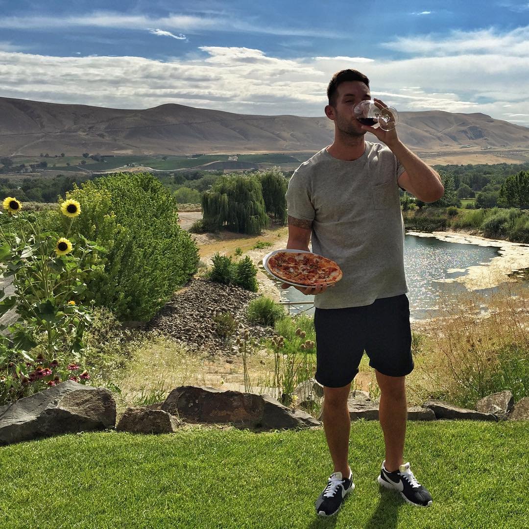 Парень путешествует