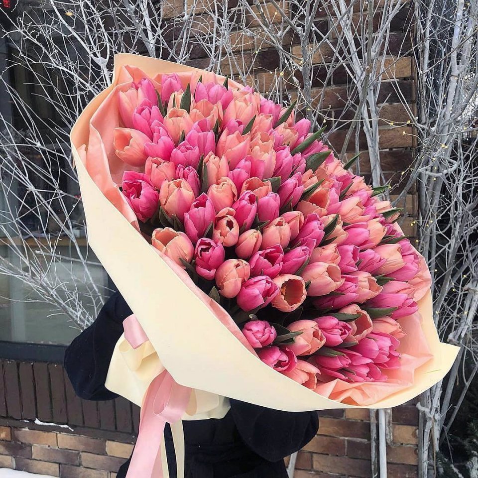 Тюльпаны гигантский букет
