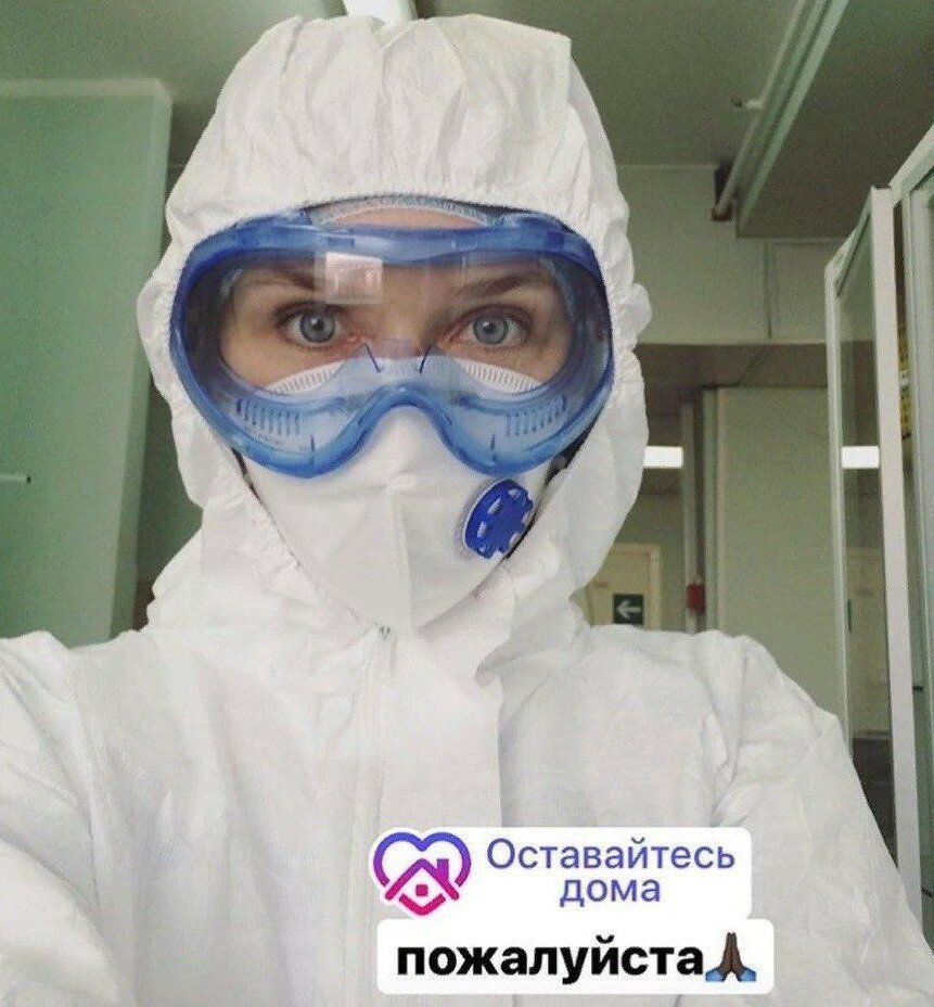 Одежда медсестры в респираторе