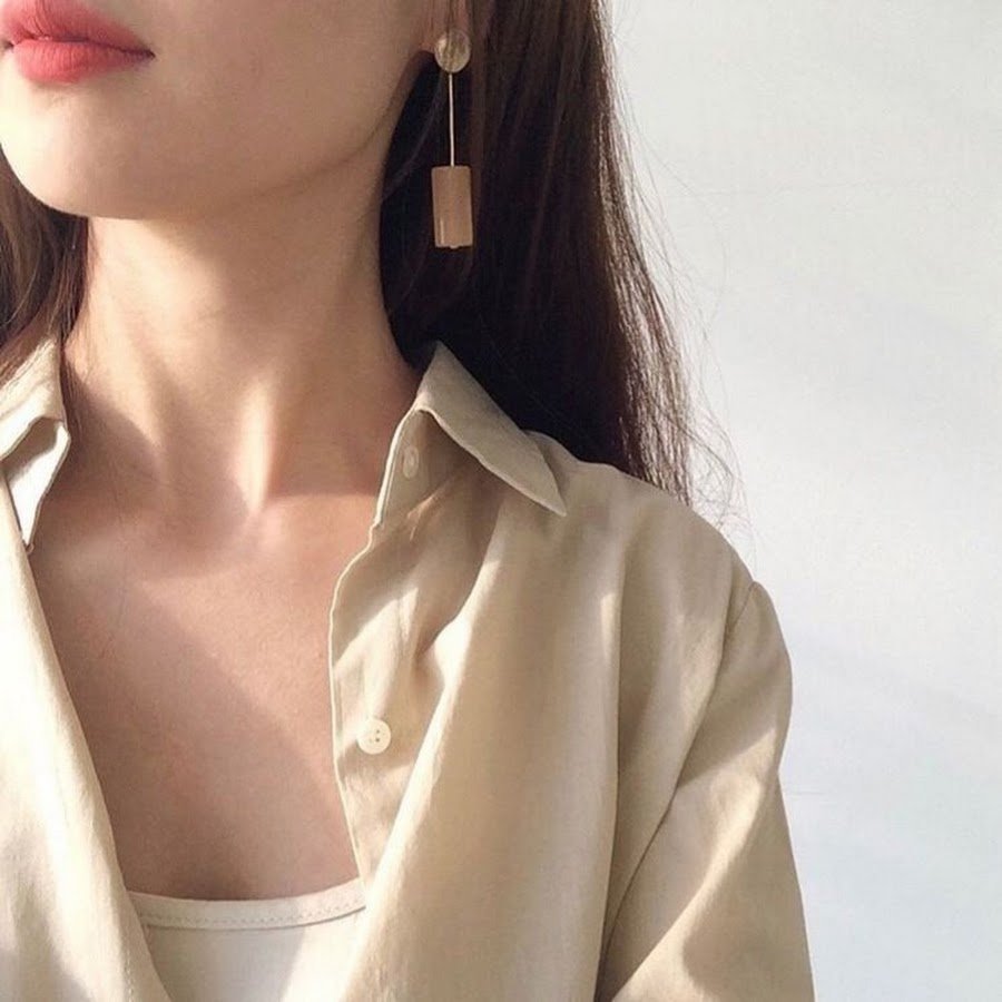 Кореянки в бежевом