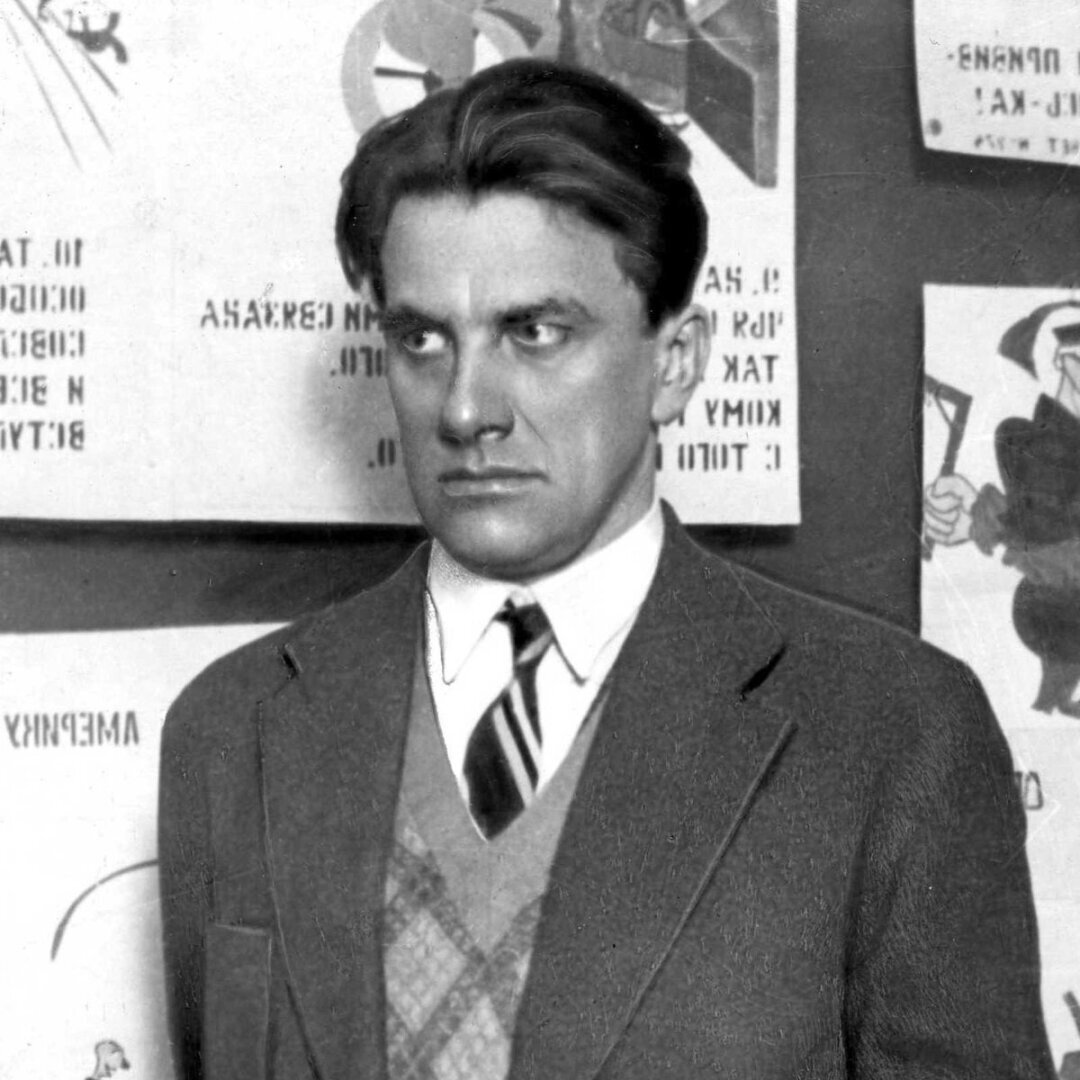 Владимир Маяковский фото улыбается