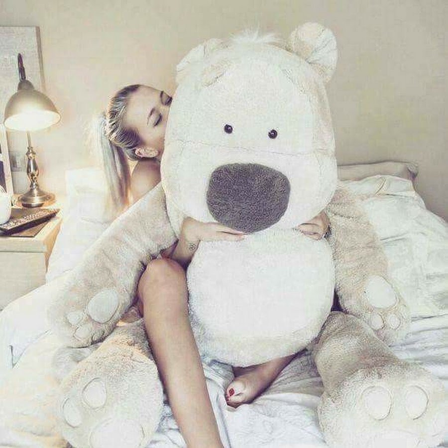 Девушка с мишкой