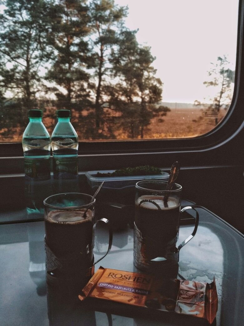 Пейзажи на фоне поездов