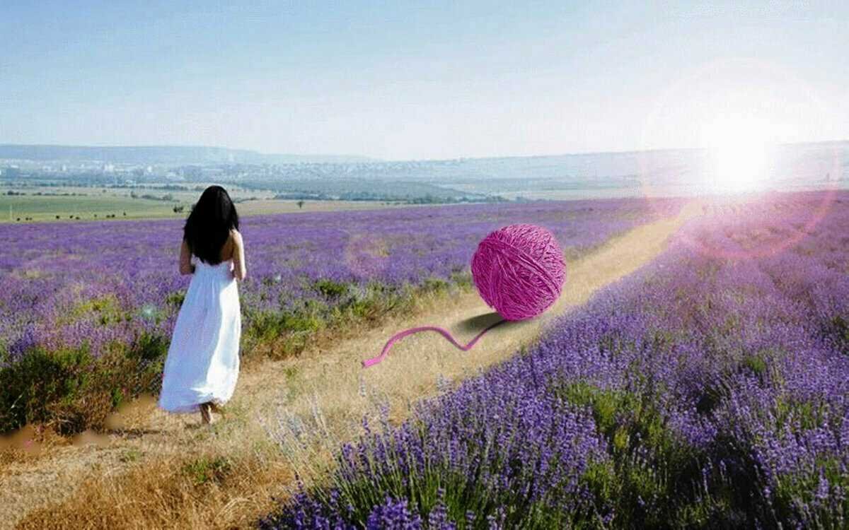 Женщина светится от счастья