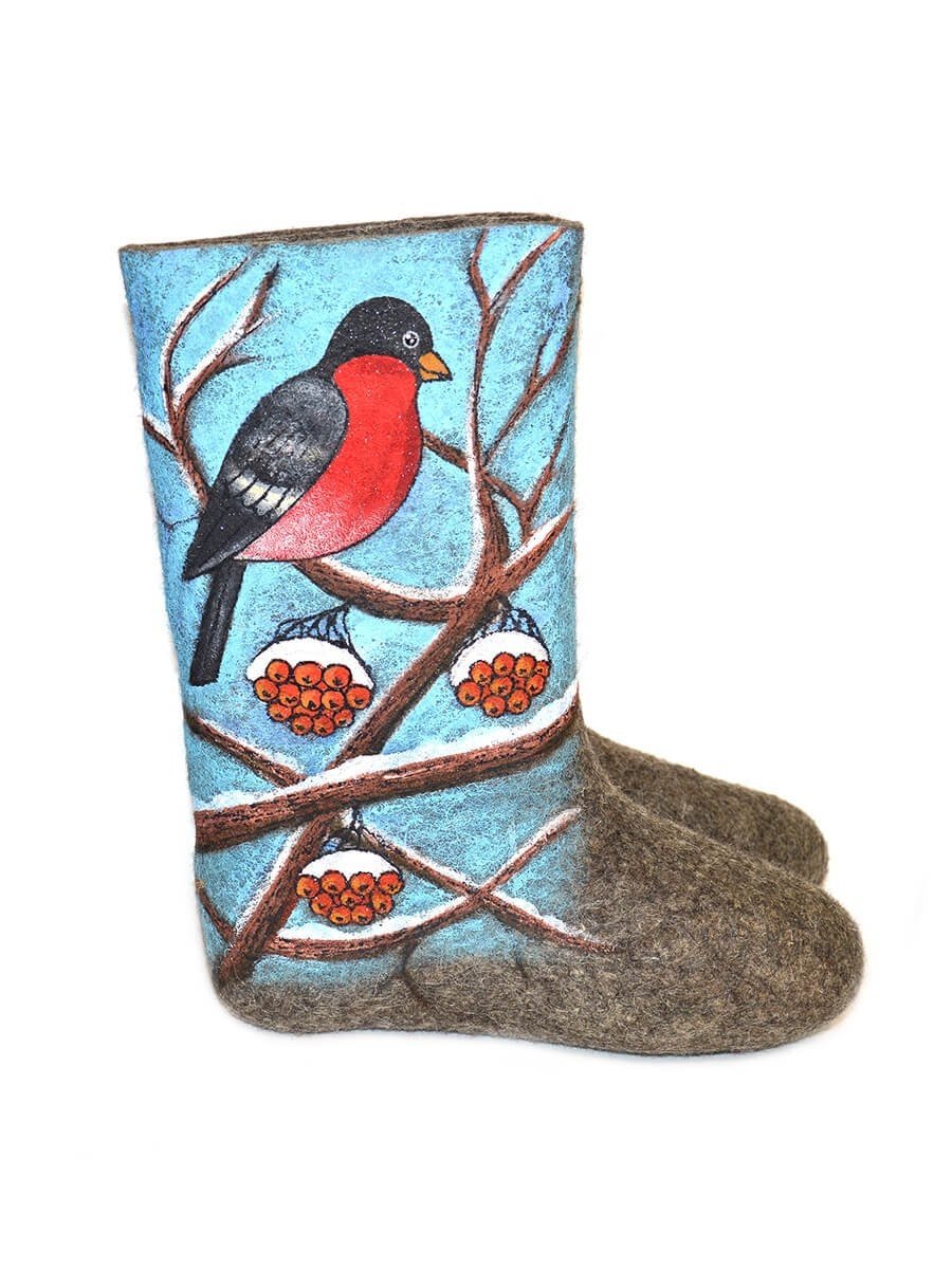 Красивые валенки с вышивкой