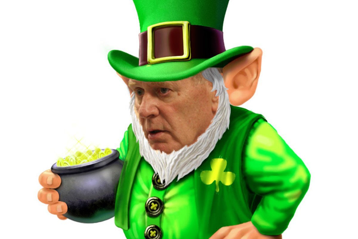 Лепрекон из фильма курит