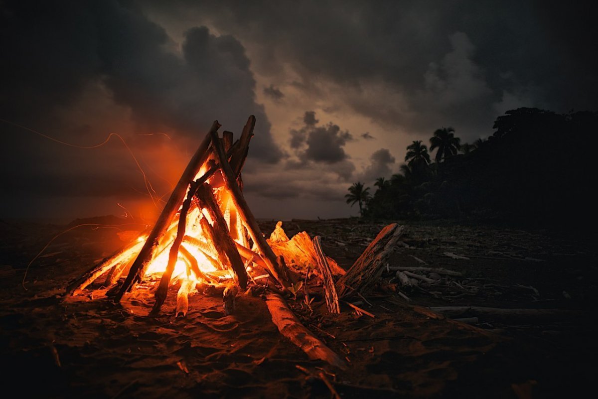 Костер ночью