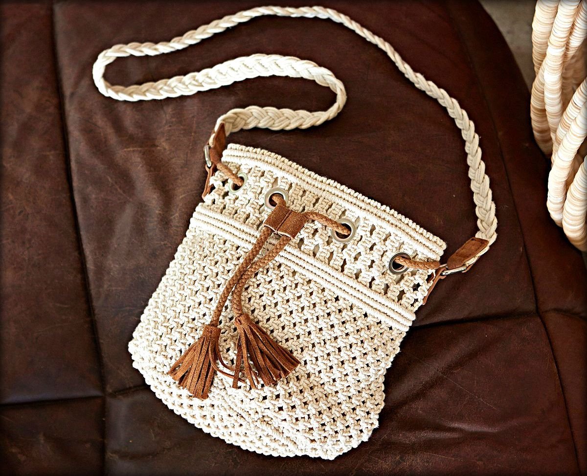 Вязаная розовая сумка