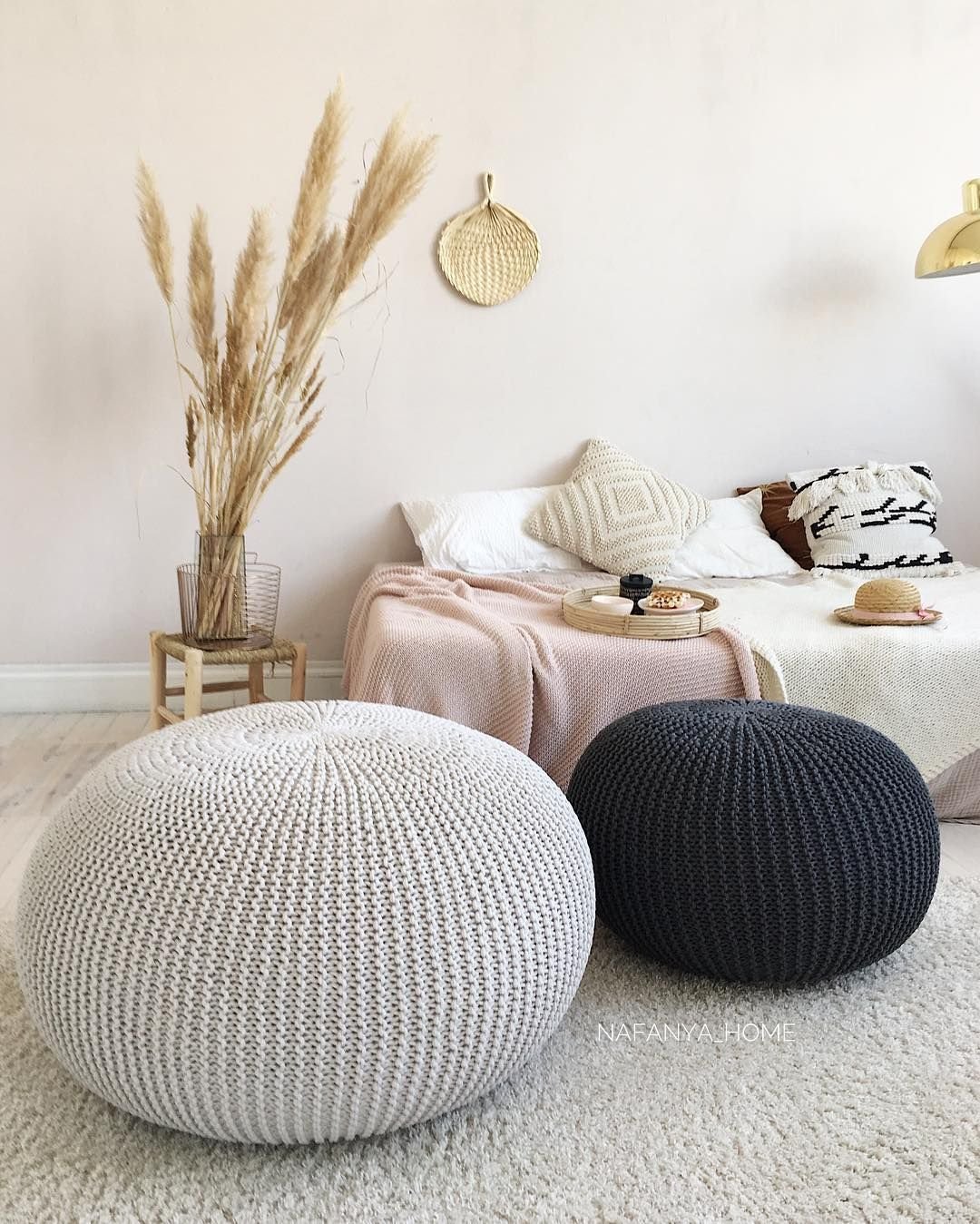 Пуф в интерьере