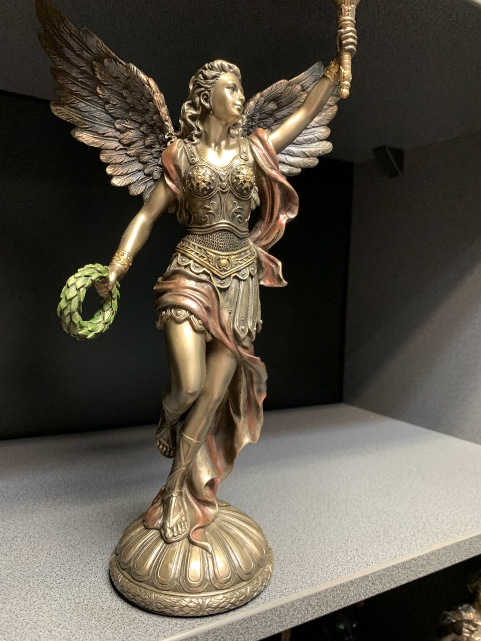 Статуэтка богиня Ника