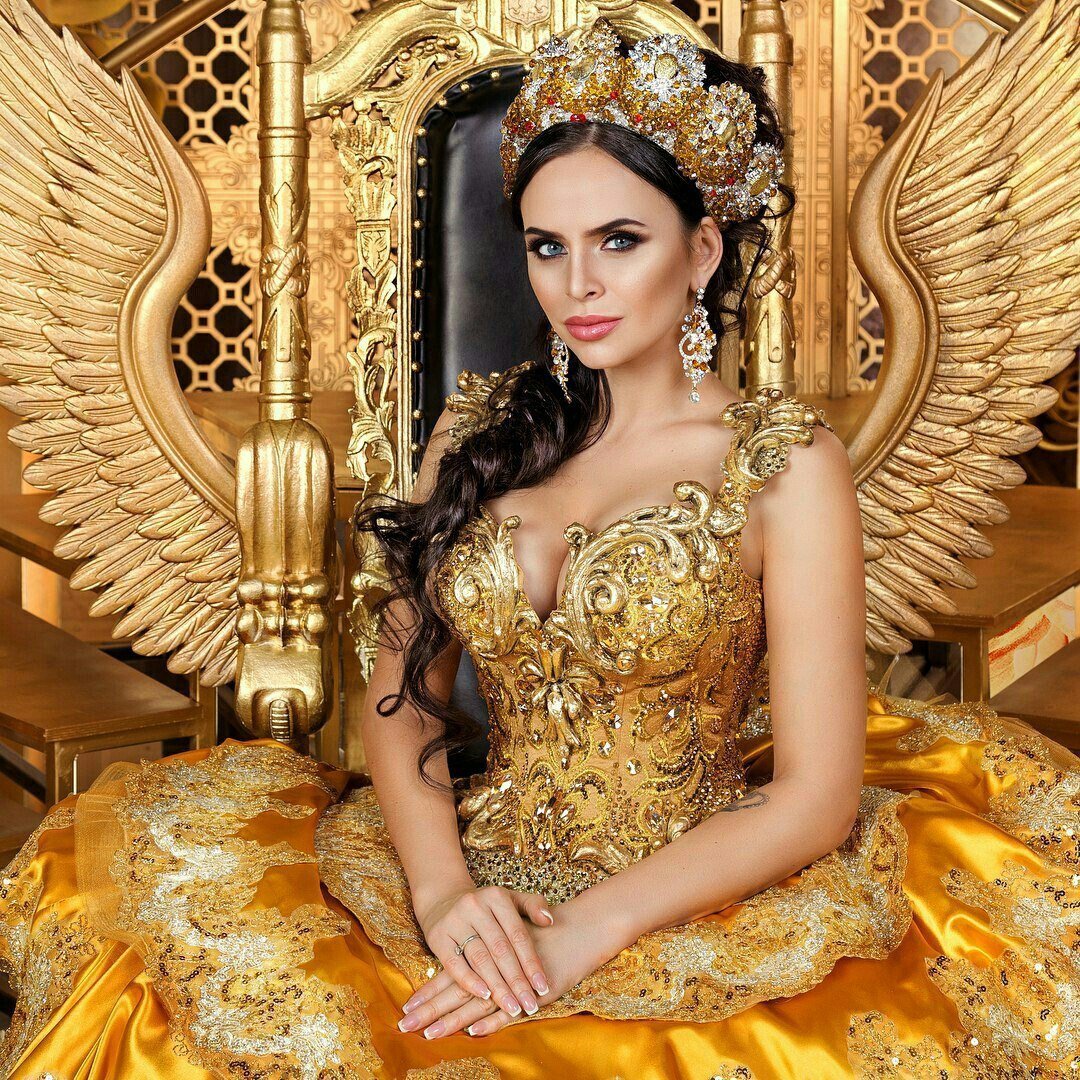 Девушка царица