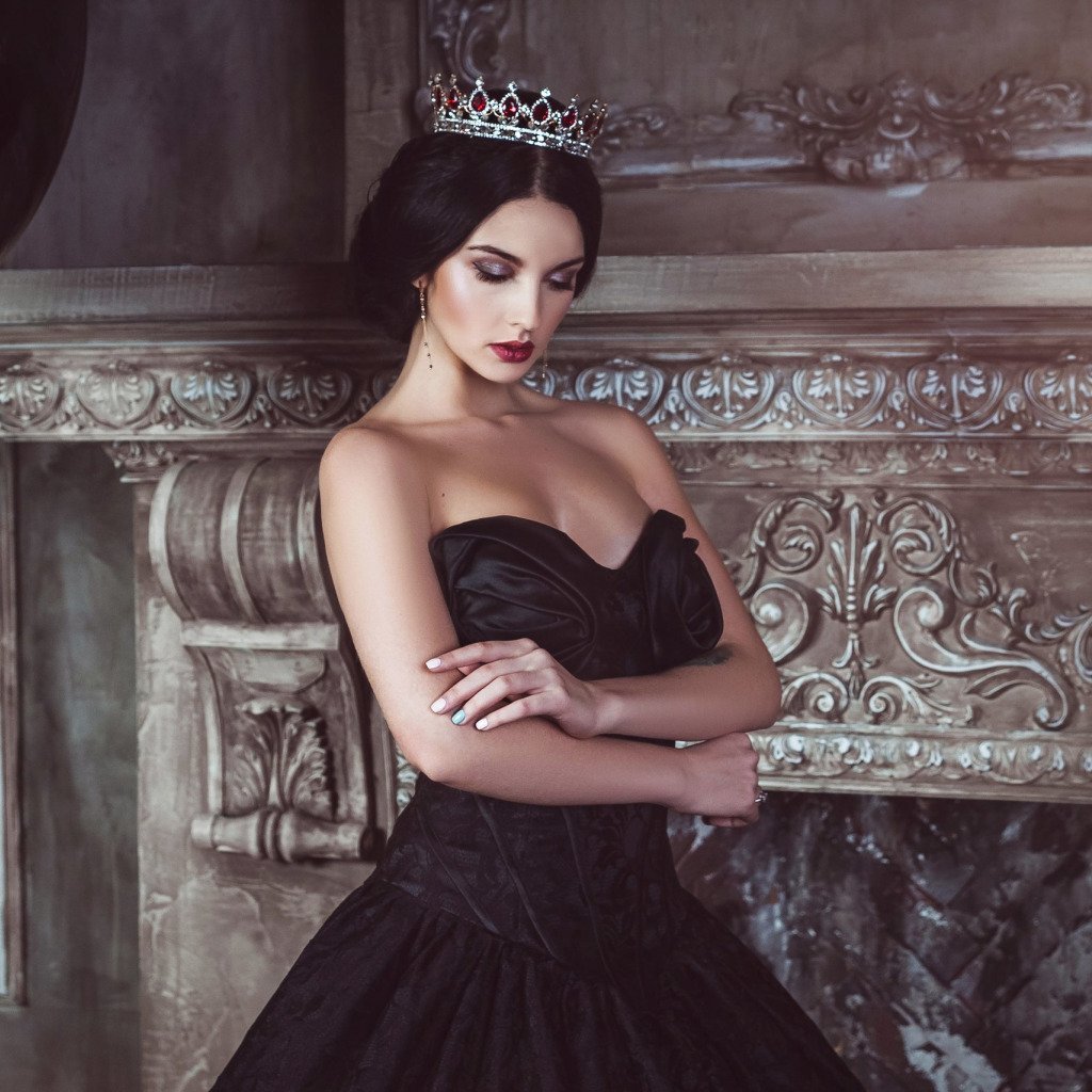 Девушка в короне