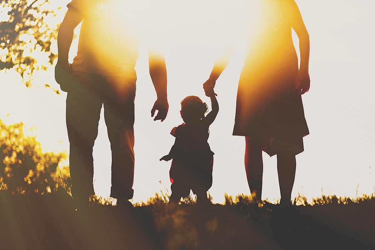 Силуэт счастливой семьи