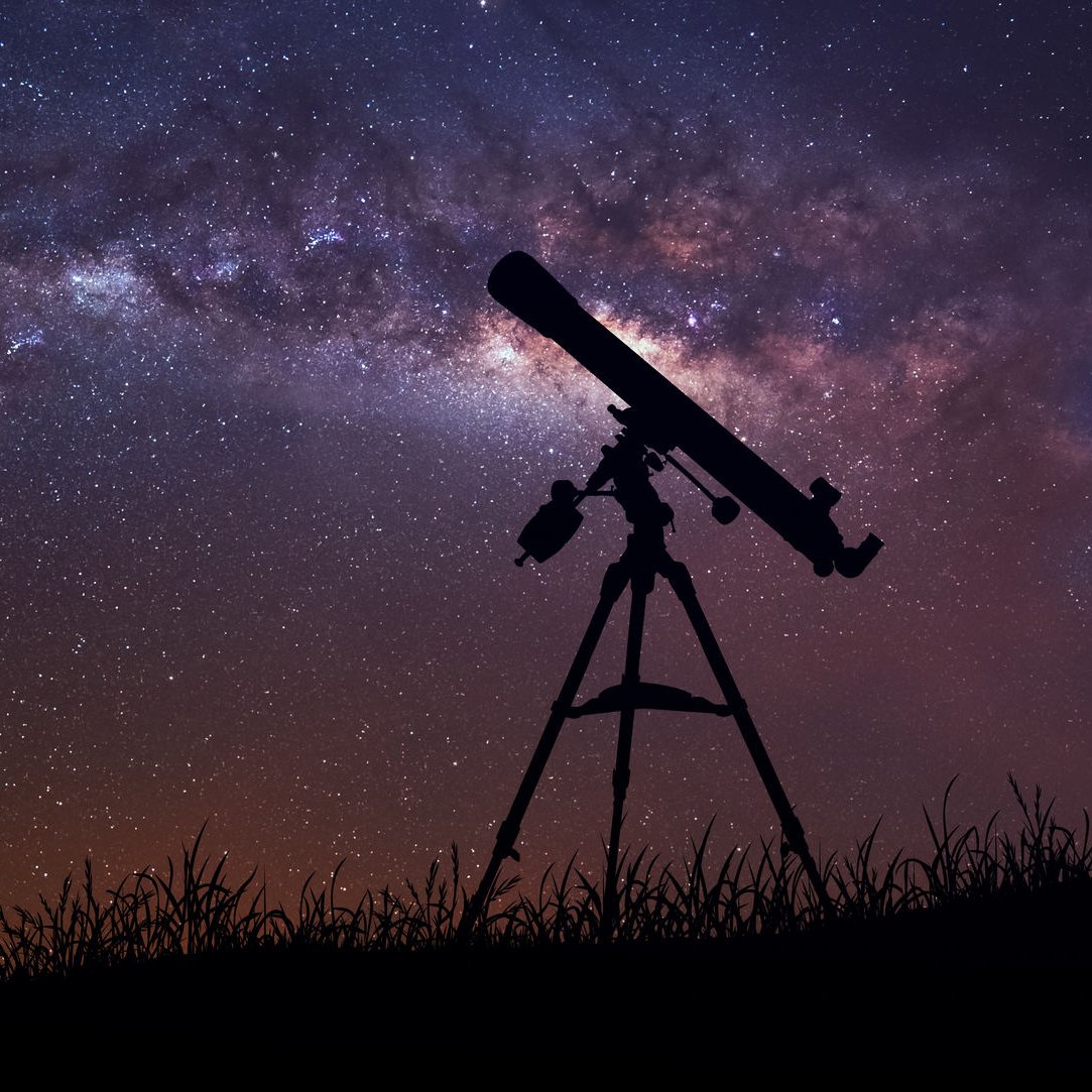 Человек с подзорной трубой