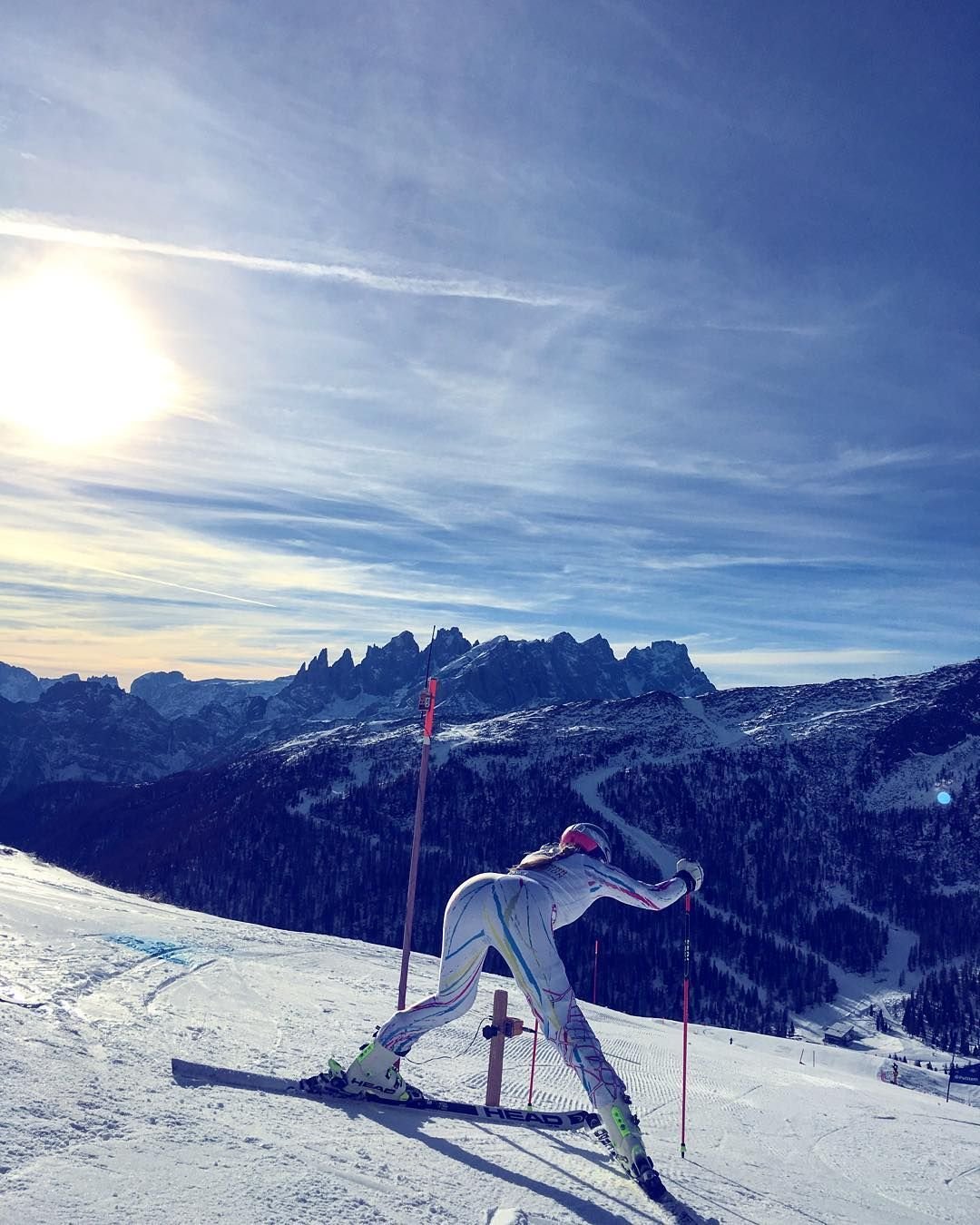 Лыжник в горах