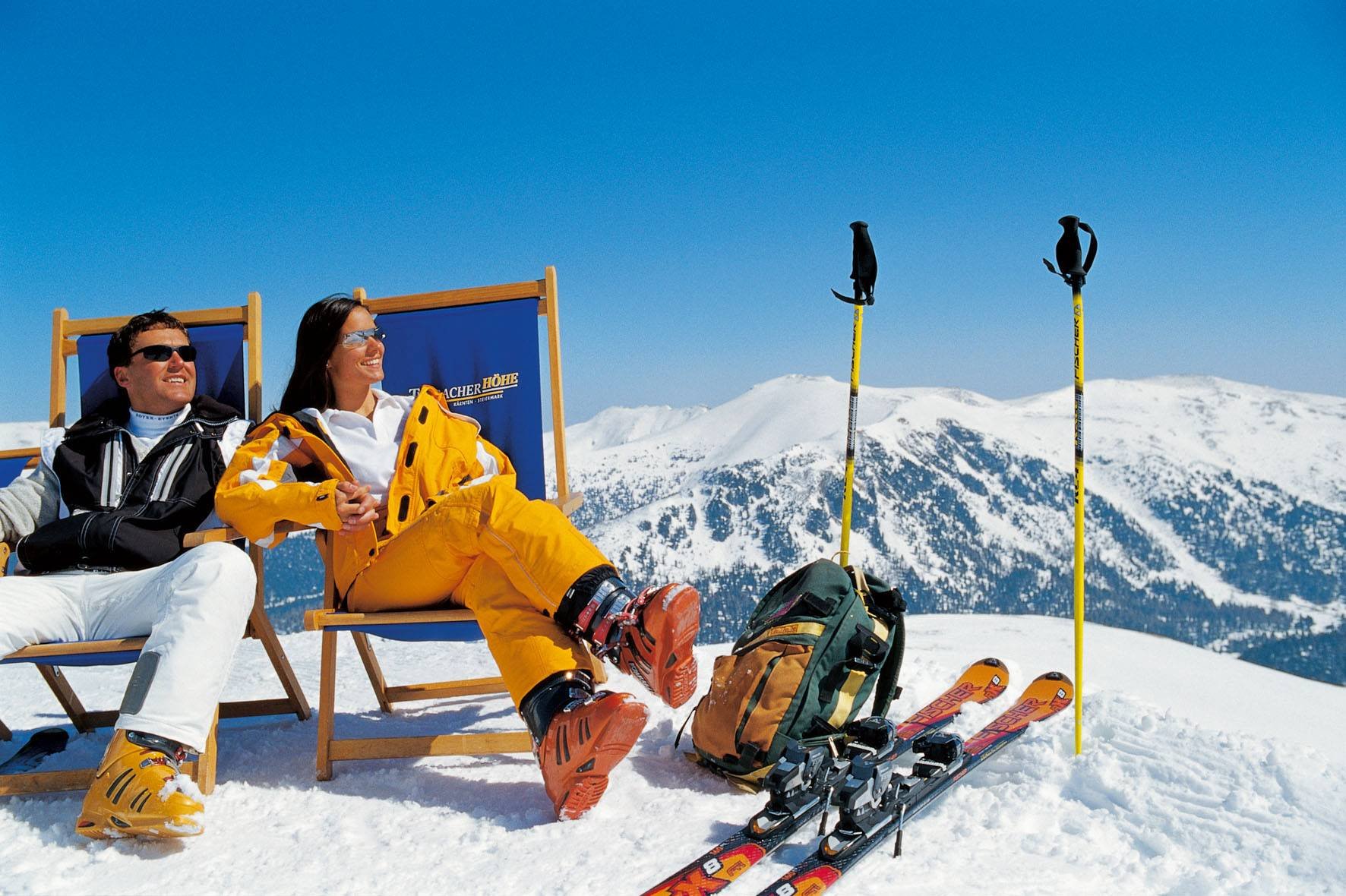 Центр зимнего спорта в австрии. Apres Ski красная Поляна. Горнолыжный туризм. Катание на горных лыжах. Горы лыжи.